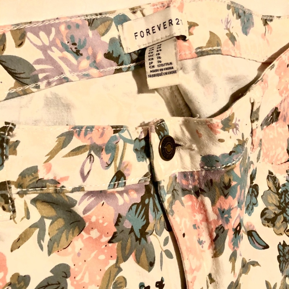 Forever 21 floral pants 🌸